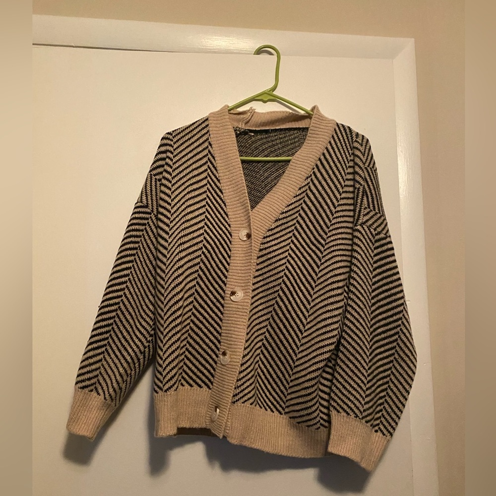 🖤👢NWOT Zaful Button-Down Oversized Sweater👢🖤